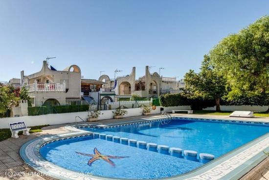  DÚPLEX ESQUINA CON PISCINA COMUNITARIA Y SOLÁRIUM TORREVIEJA · ZONA CARREFOUR - ALICANTE 