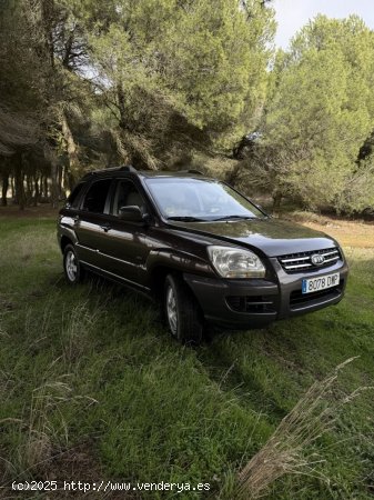 Kia Sportage 2.0 CRDi EX de 2006 con 190.000 Km por 5.000 EUR. en Salamanca