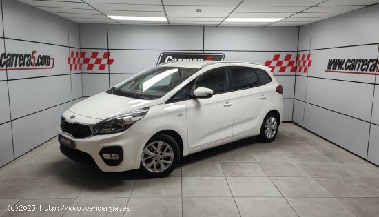  Kia Carens TEST -  