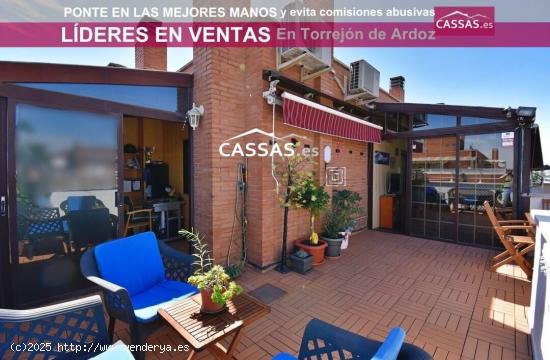  ZONA JUNCAL - Atico Duplex, 3 habitaciones y 2 baños. Garaje y terraza de 45 m2. - MADRID 