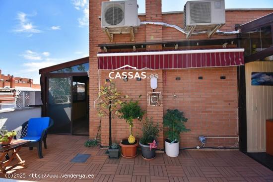 ZONA JUNCAL - Atico Duplex, 3 habitaciones y 2 baños. Garaje y terraza de 45 m2. - MADRID