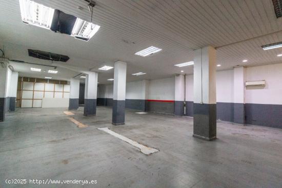 Local comercial en alquiler en Avda. Ausias March - VALENCIA