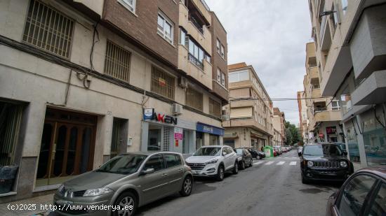 Entresuelo Comercial bien ubicado en zona Plaza Castelar y Gran avenida - ALICANTE