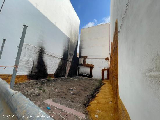  SOLAR EDIFICABLE EN EL CENTRO DEL PUEBLO - VALENCIA 