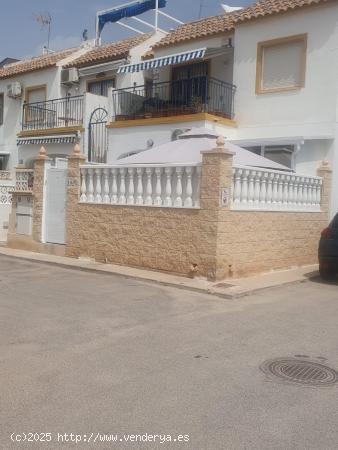  BONITO ADOSADO CON PISCINA COMUNITARIA, DOS HABITACIONES Y UN BAÑO - ALICANTE 