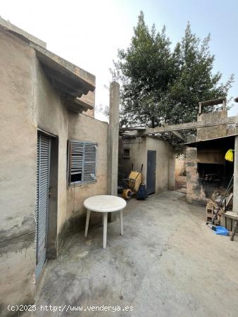 A LA VENTA CASA MALLORQUINA A REFORMAR CON PATIO Y COCHERA EN LLUCMAJOR - BALEARES