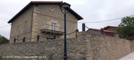 CASA DE PIEDRA CON TERRENO EN EL VALLE DE MENA - BURGOS