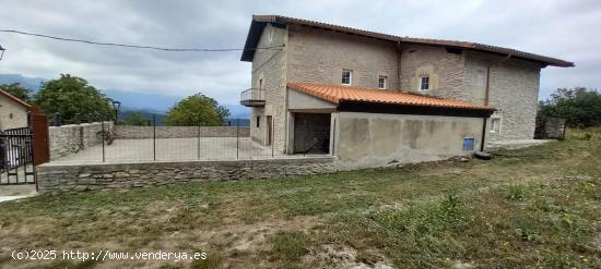 CASA DE PIEDRA CON TERRENO EN EL VALLE DE MENA - BURGOS