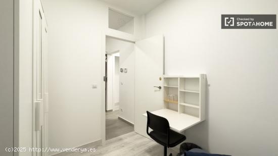 Habitación en piso compartido en barcelona. - BARCELONA