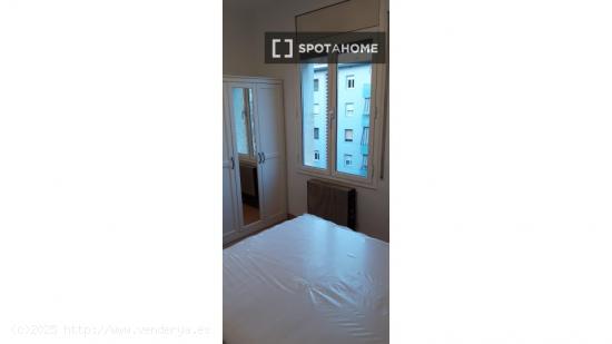 Habitaciones en apartamento de 3 dormitorios en Sant Martí - BARCELONA