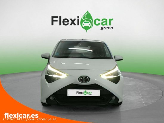 Toyota Aygo 1.0 70 x-play - Esplugues de Llobregat