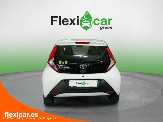 Toyota Aygo 1.0 70 x-play - Esplugues de Llobregat