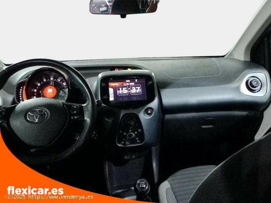 Toyota Aygo 1.0 70 x-play - Esplugues de Llobregat