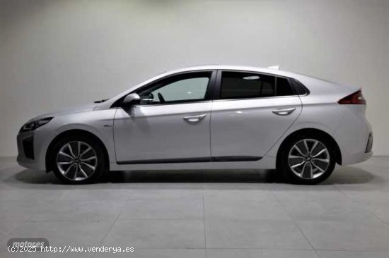 Hyundai Ioniq 1.6 GDI HEV Tecno DCT de 2017 con 75.100 Km por 17.990 EUR. en Valencia