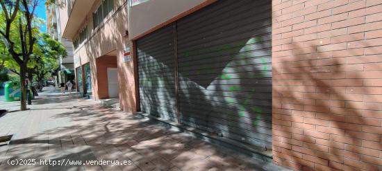  SE ALQUILA LOCAL /  MUY BUENA ZONA / JUNTO AL HOSPITAL - Ref. J369 - ALICANTE 