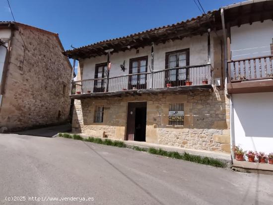 Casa Montañesa con amplia balconada. - CANTABRIA