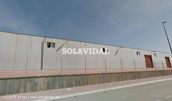  ESPECTACULAR NAVE DE 1.350 M2 EN EL POLÍGONO INDUSTRIAL DE LOS MONTESINOS. - ALICANTE 