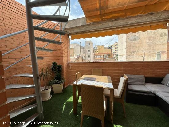  BONITO ATICO CERCA DE LUCEROS CON GRAN TERRAZA DE CASI 70 METROS!! - ALICANTE 