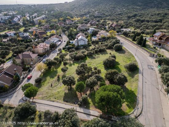 ^**^EL LUGAR IDEAL PARA CONSTRUIR LA CASA DE TUS SUEÑOS EN LA SIERRA DE MADRID^**^ Ubicada en uno d