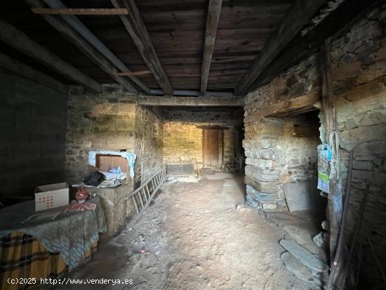 SE VENDE CASA CON TERRENO EN ARGANZA - LEON