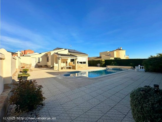 Villa en venta en Orihuela (Alicante)