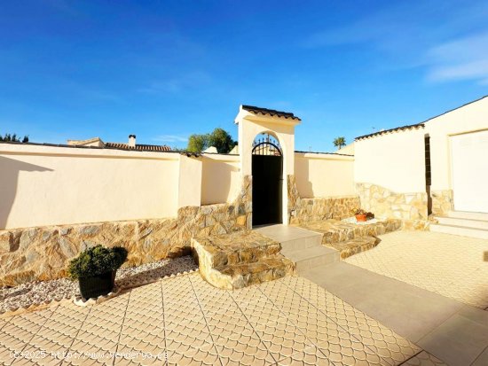 Villa en venta en Orihuela (Alicante)