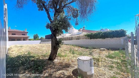 ¡OPORTUNIDAD! PARCELA DE CLASE URBANA CON PROYECTO DE CHALET PAREADO EN VILLANUEVA DE LA CAÑADA (M