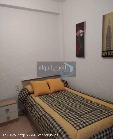 SE ALQUILA HABITACION/ PEDRO COCA/ 300 € todo incluido