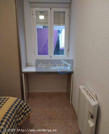 SE ALQUILA HABITACION/ PEDRO COCA/ 300 € todo incluido