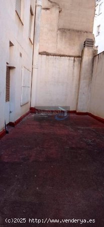 SE ALQUILA ENTREPLANTA EN C/FERIA DE 90 METROS CON PATIO Y ASEO PRIVADO Y 3 ESTANCIAS POR 550€