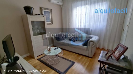 SE ALQUILA HABITACION CON BAÑO PRIVADO Y SALITA PRIVADA POR 375€ TODO INCLUIDO