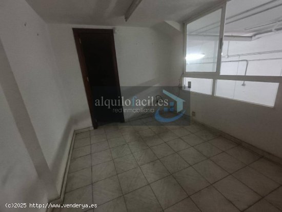 SE ALQUILA LOCAL CON VADO EN C/ HELLIN DE 225 METROS POR 1500€