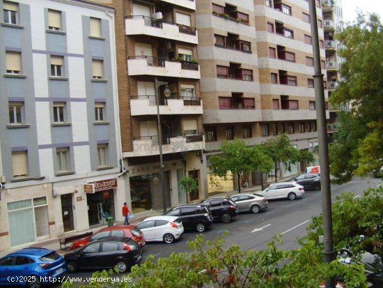 AMPLIA Y CENTRICA VIVIENDA EN LOGROÑO