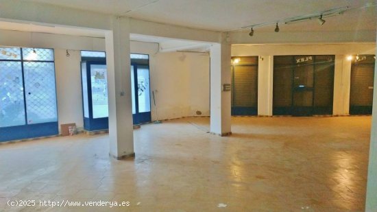 LOCAL COMERCIAL CON ENTRADA A 3 CALLES