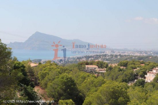 Parcela con vistas al mar en Altea