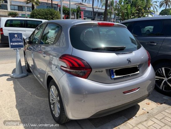 Peugeot 208 Signature de 2019 con 94.000 Km por 9.000 EUR. en Barcelona