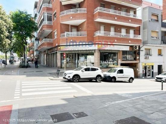 PRECIOSO LOCAL COMERCIAL CON MUCHO ESCAPARATE - BARCELONA