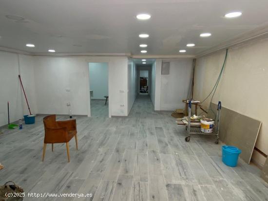 Local comercial reformado de 100m² - BARCELONA