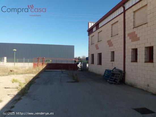 VENTA.-.NAVE CON GRAN CAMPA.-.POLIGONO NICOMEDES GARCIA.-NEGOCIABLE.- - SEGOVIA