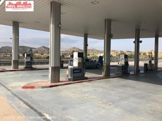 GASOLINERA CON PARCELA, CASA  RESTAURANTE EN MONFORTE DEL CID - ALICANTE