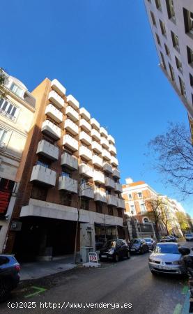 Plaza de garaje para coche pequeño - MADRID