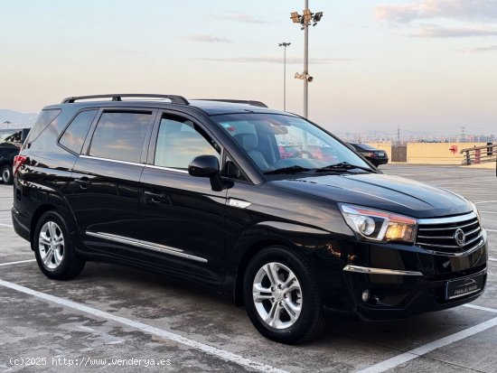  SsangYong Rodius 2.2 XDi LIMITED AUTO. con 7 PLAZAS, CUERO, PARKTRONIC... - El Prat de Llobregat 