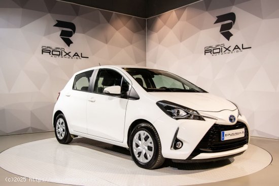 Toyota Yaris 1.5 VVT-I HYBRID GARANTIA OFICIAL - Lugo