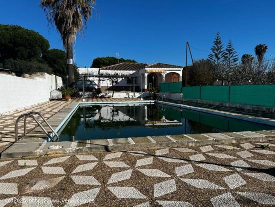 Chalet en parcela de 3.987 m2 en Pinar de los Franceses - CADIZ