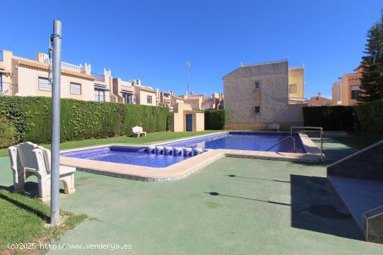 DÚPLEX ESQUINA CON SOLÁRIUM Y PISCINA - ALICANTE