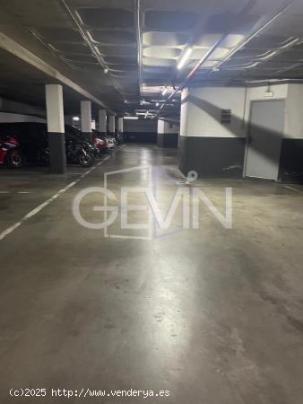 Plaza de parking en venta en Santa Perpetua de Mogoda - BARCELONA