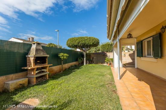 Atractivo chalet adosado con piscina comunitaria - BALEARES