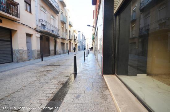 Local comercial de 305 m2, con almacén y altillo. - TARRAGONA