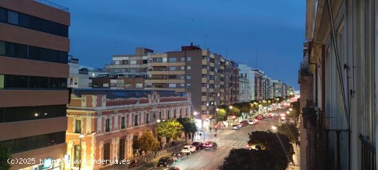  Encantadora vivienda en finca señorial en la Avenida del Puerto, Valencia - VALENCIA 