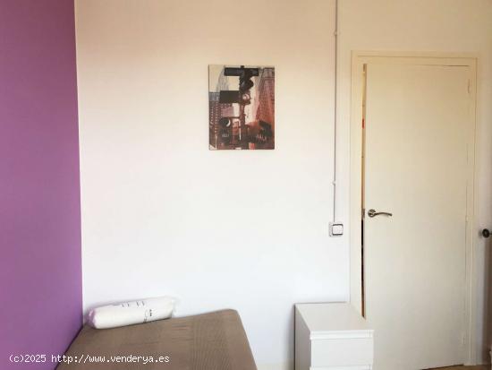  Cómoda habitación con calefacción en un apartamento de 6 dormitorios, Eixample - BARCELONA 